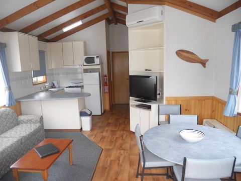 Ocean Grove Holiday Park - Accommodation Gladstone 2