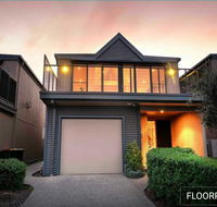Ocean Grove House with Fantastic Ocean Views - Accommodation Gladstone