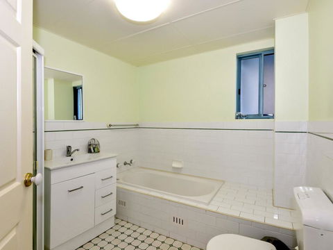 Ocean Palms 1 - Accommodation Gladstone 1