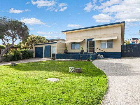 OCEAN SOUNDS - Anglesea - Accommodation Gladstone 0