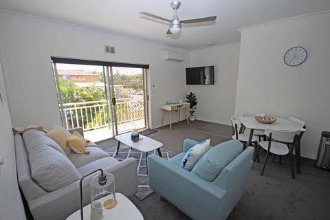 Ocean Spray Unit Eight - Accommodation Gladstone 2
