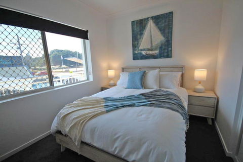 Ocean Spray Unit One - Accommodation Gladstone 1