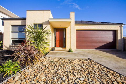 Ocean View Crescent 59 - Accommodation Gladstone 0