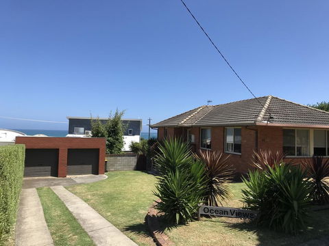 OCEAN VIEWS - Accommodation Gladstone 0