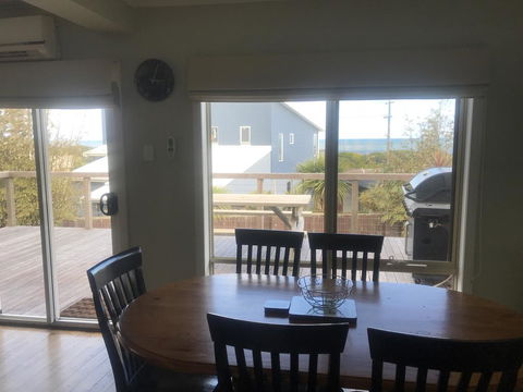 OCEAN VIEWS - Accommodation Gladstone 3