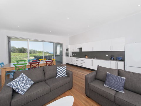 Ocean Views - Accommodation Gladstone 2