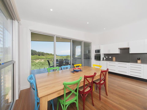 Ocean Views - Accommodation Gladstone 3