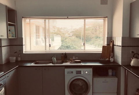 Ocean Views 2 Bedroom Apartment - Accommodation Gladstone 1