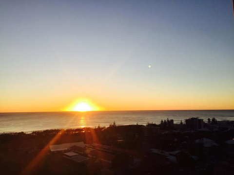 Ocean Views In The Heart Of Broadbeach - Accommodation Gladstone 2