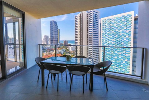 Ocean Views In The Heart Of Broadbeach - Accommodation Gladstone 3