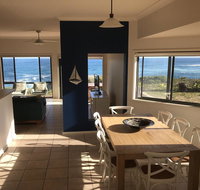Ocean Views' 4 Ocean Street - air conditioned luxury with beautiful ocean views - Accommodation Gladstone