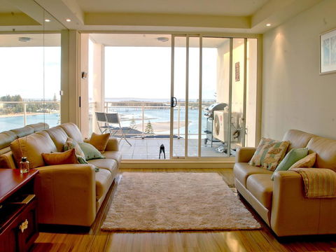 Ocean Views, SUNDRIFT- Unit 26 - Accommodation Gladstone 1
