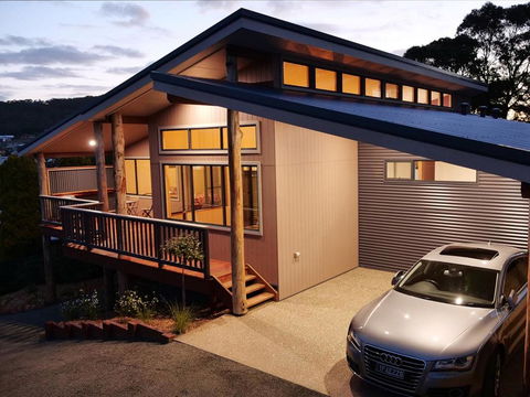 Ocean, Islands & Whales :) - Accommodation Gladstone 0