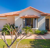 Oceania Cottage - LJHooker Yamba - Accommodation Gladstone