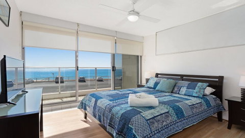 Oceanic 2 - On Main Beach! - Accommodation Gladstone 1