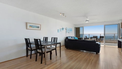Oceanic 2 - On Main Beach! - Accommodation Gladstone 3