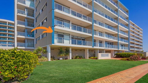 Oceanic 2 - On Main Beach! - Accommodation Gladstone 0