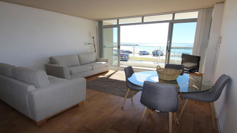 Oceanic 3 - On The Beach! - Accommodation Gladstone 3