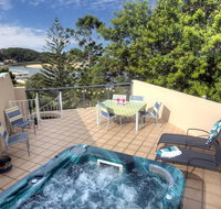 oceanview 6 with rooftop terrace  spa - Accommodation Gladstone
