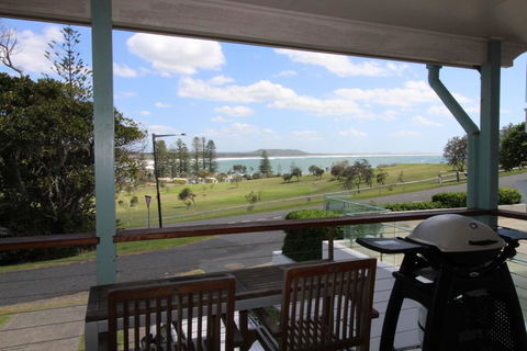 Oceanview, 6 Stewart Street - Accommodation Gladstone 0