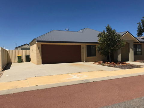 Ohana HQ - Family Getaway - Accommodation Gladstone 0