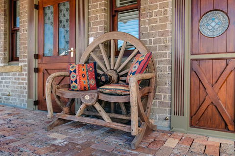Old Bank Boutique Hotel - Accommodation Gladstone 2