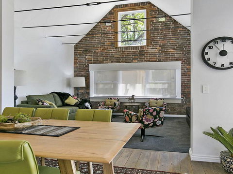 Old Bank Stables - 3 Night Weekends For Price Of 2 - Accommodation Gladstone 2