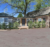 Old Bank Stables - 3 night weekends for price of 2 - Accommodation Gladstone