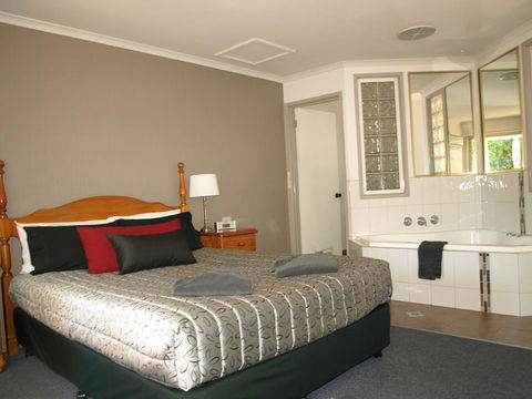 Old Coach Motor Inn Echuca - Accommodation Gladstone 1