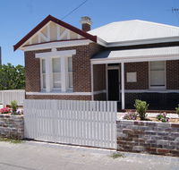 Old Sergeants Quarters - Accommodation Gladstone