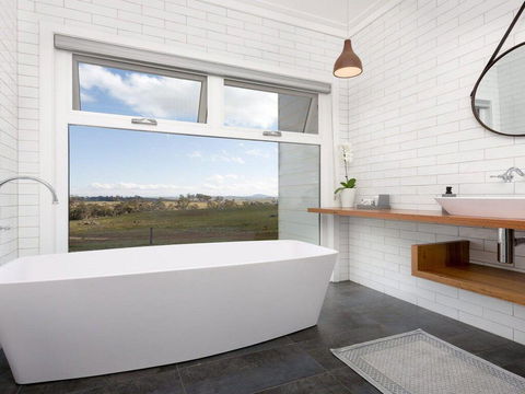 On A Hill - Modern Country Home Near Braidwood - Accommodation Gladstone 2