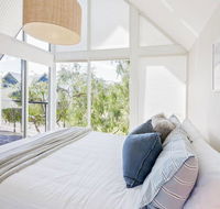ON THE BEACH - Villa over the road from the beach - Accommodation Gladstone