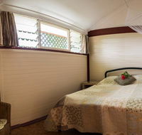 On The Wallaby Lodge - Accommodation Gladstone