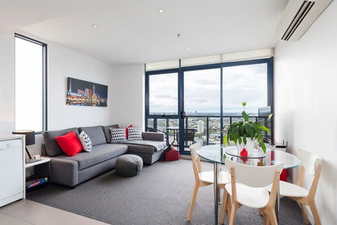One Bedroom City Apt With Spectacular Views - Accommodation Gladstone 0