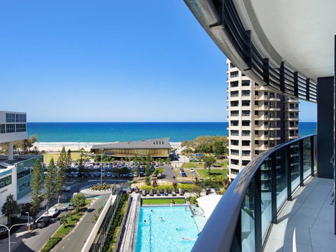 Oracle Resort Luxe Private 2 Bed - Tower 1 - Accommodation Gladstone 2