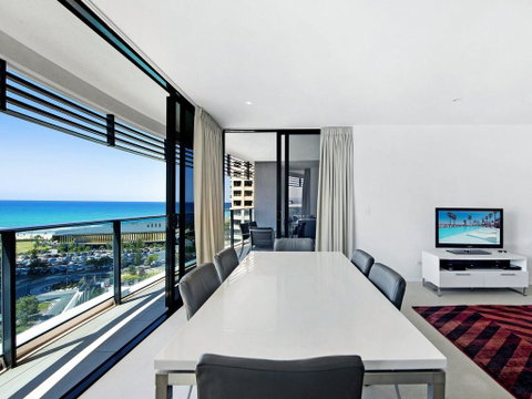 Oracle Resort Luxe Private 2 Bed - Tower 1 - Accommodation Gladstone 0