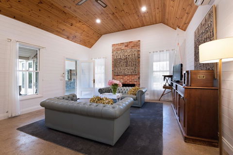 Orchards At Spring Vale Farm - Accommodation Gladstone 3