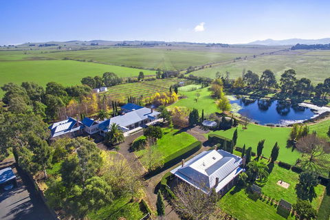 Orchards At Spring Vale Farm - Accommodation Gladstone 0