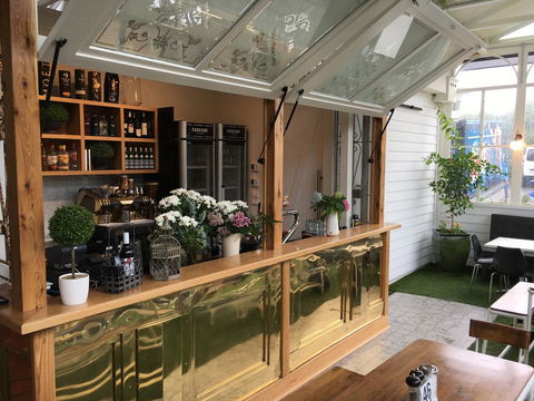 Oscars Hotel And Cafe Bar - Accommodation Gladstone 0