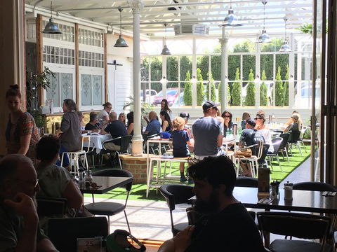 Oscars Hotel And Cafe Bar - Accommodation Gladstone 2