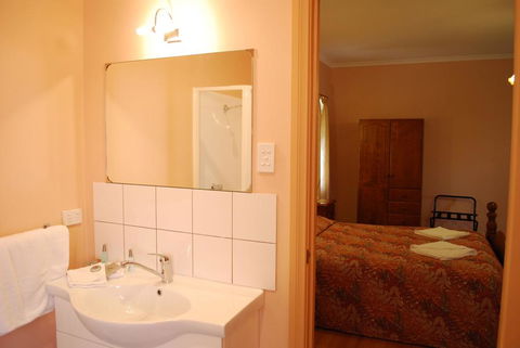 Osteria Sanso B&B - Accommodation Gladstone 3