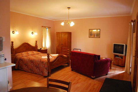 Osteria Sanso B&B - Accommodation Gladstone 2