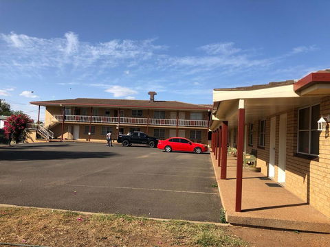 OVERLANDER MOTOR LODGE - Accommodation Gladstone 0