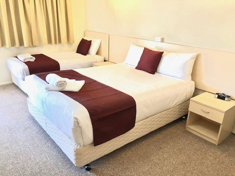 OVERLANDER MOTOR LODGE - Accommodation Gladstone 1