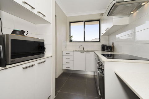 Pacific Court,Unit 10 - Accommodation Gladstone 3