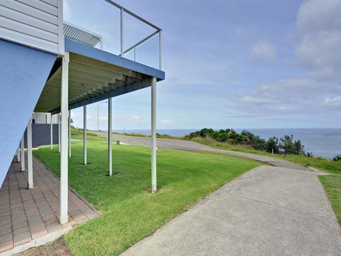 Pacific Street, 28, Ocean Retreat - Accommodation Gladstone 0