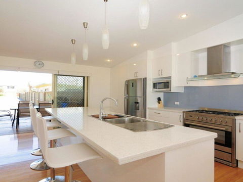 Pacific Views - Direct Access Onto Culburra Beach - Accommodation Gladstone 3