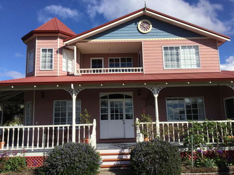 Painted Lady Bed & Breakfast - Accommodation Gladstone 0
