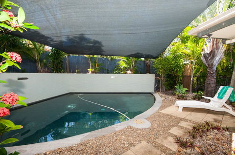 Palm Trees Noosa - Accommodation Gladstone 0