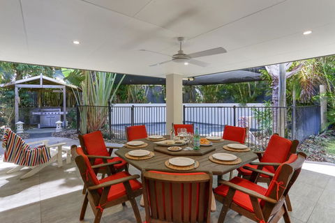 Palm Trees Noosa - Accommodation Gladstone 1
